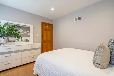 4833 N Moody Avenue, Chicago, IL 60630 - Photo 13