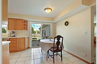 1137 Lockwood Court E, Buffalo Grove, IL 60089 - Photo 9
