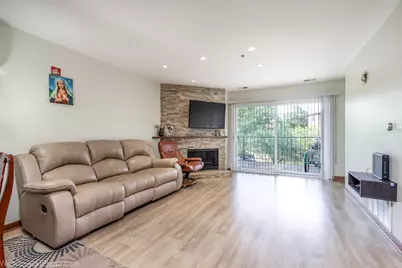 641 Hapsfield Lane #201, Buffalo Grove, IL 60089 - Photo 5
