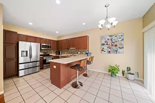 356 N W Pointe Dr, Vernon Hills, IL 60061 - Photo 7