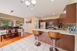 356 N W Pointe Dr, Vernon Hills, IL 60061 - Photo 9