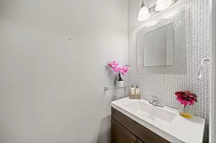 356 N W Pointe Dr, Vernon Hills, IL 60061 - Photo 17