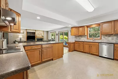221 S Dawn Marie Drive, Round Lake, IL 60073 - Photo 9