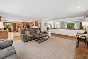 221 S Dawn Marie Dr, Round Lake, IL 60073 - Photo 7