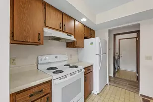 2142 Harbor Town Cir, Champaign, IL 61821 - Photo 15