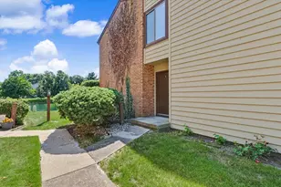 2142 Harbor Town Cir, Champaign, IL 61821 - Photo 5
