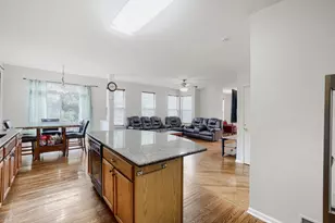 16 Clover Cir, Streamwood, IL 60107 - Photo 7