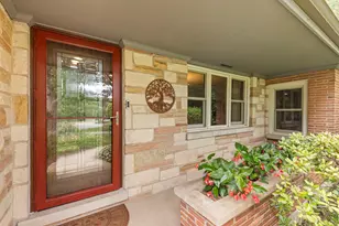 27W118 Cove Ln, Warrenville, IL 60555 - Photo 3