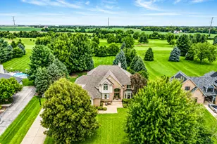 55 N Royal Oaks Dr, Bristol, IL 60512 - Photo 1