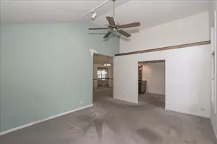 725 Deep Wood Ct, Elk Grove Village, IL 60007 - Photo 15