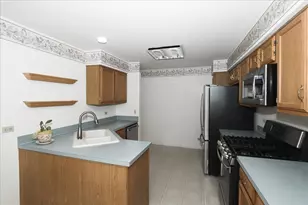 725 Deep Wood Ct, Elk Grove Village, IL 60007 - Photo 9