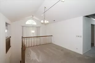 725 Deep Wood Ct, Elk Grove Village, IL 60007 - Photo 5