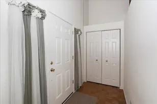725 Deep Wood Ct, Elk Grove Village, IL 60007 - Photo 3