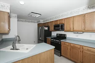 725 Deep Wood Ct, Elk Grove Village, IL 60007 - Photo 7