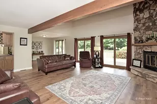 37W390 Linda Ln, Elgin, IL 60124 - Photo 3