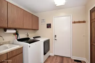 37W390 Linda Ln, Elgin, IL 60124 - Photo 11