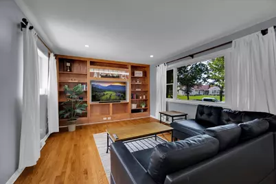 707 S Gables Boulevard, Wheaton, IL 60189 - Photo 5