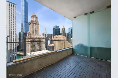 8 E Randolph Street #2105, Chicago, IL 60601 - Photo 17