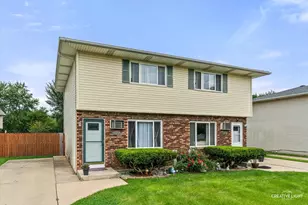1153-1155 Burgundy Ln, Aurora, IL 60505 - Photo 3
