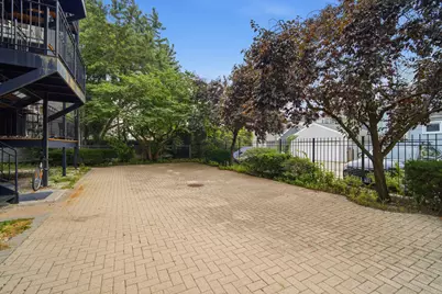 2449 W Foster Avenue #2E, Chicago, IL 60625 - Photo 21