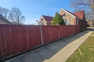 10401 S Forest Ave, Chicago, IL 60628 - Photo 27