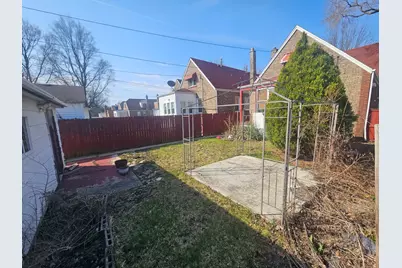 10401 S Forest Avenue, Chicago, IL 60628 - Photo 25