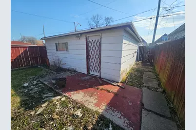 10401 S Forest Avenue, Chicago, IL 60628 - Photo 27