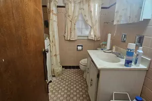 10401 S Forest Ave, Chicago, IL 60628 - Photo 15