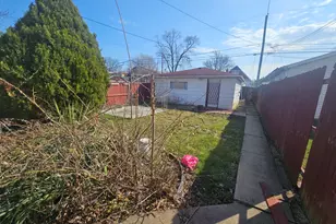 10401 S Forest Ave, Chicago, IL 60628 - Photo 25