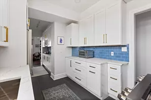 609 W Stratford Pl, Chicago, IL 60657 - Photo 9