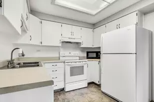 917 Vose Dr, Gurnee, IL 60031 - Photo 9