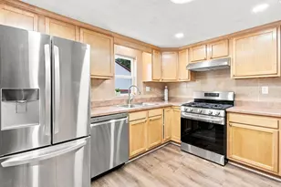 913 Church Rd, Aurora, IL 60505 - Photo 5