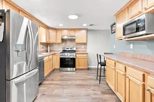 913 Church Rd, Aurora, IL 60505 - Photo 7