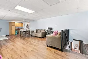 913 Church Rd, Aurora, IL 60505 - Photo 11