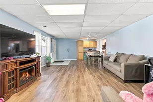 913 Church Rd, Aurora, IL 60505 - Photo 9