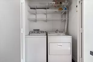 510 W Erie St, Chicago, IL 60654 - Photo 21
