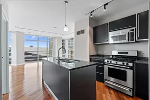 510 W Erie St, Chicago, IL 60654 - Photo 5