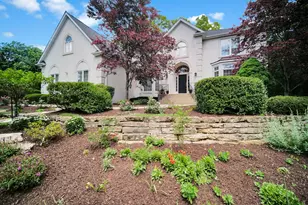 36W244 Fieldcrest Dr, Saint Charles, IL 60175 - Photo 1