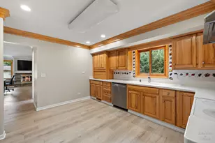 847 Hemlock Dr, Sleepy Hollow, IL 60118 - Photo 11