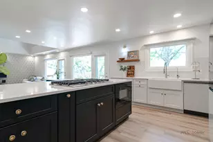 310 Rivershire Ct, Lincolnshire, IL 60069 - Photo 9