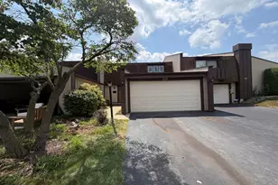 29 Westwood Ct, Indian Head Park, IL 60525 - Photo 1