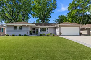 634 Deerpath Rd, Dundee, IL 60118 - Photo 1
