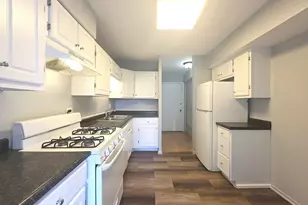 2000 Bayside Dr, Palatine, IL 60074 - Photo 7