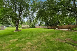 221 S Anderson Rd, New Lenox, IL 60451 - Photo 13