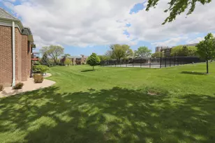 10385 Dearlove Rd, Glenview, IL 60025 - Photo 7