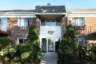 10385 Dearlove Rd, Glenview, IL 60025 - Photo 1