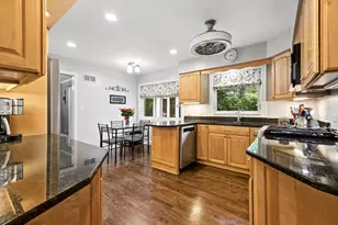 404 S See-Gwun Ave, Mount Prospect, IL 60056 - Photo 13