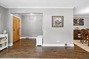 404 S See-Gwun Ave, Mount Prospect, IL 60056 - Photo 3