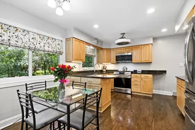 404 S See Gwun Avenue, Mount Prospect, IL 60056 - Photo 9