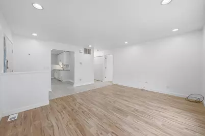 1046 Hampton Harbor #1046, Schaumburg, IL 60193 - Photo 9